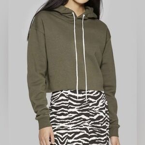 Women’s Wild Fable Olive Green Crop Too Sweater Size Small!